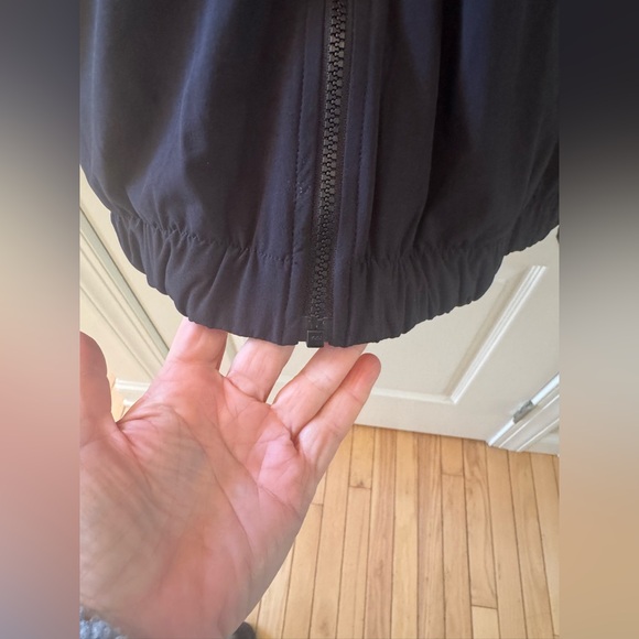 Z By Zella Ladies Large Black lightweight jacket with elastic waist & cuffs. EUC - Picture 3 of 7